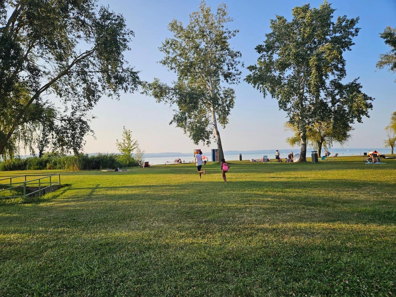 Green Apartman Balatonlelle Exteriör bild